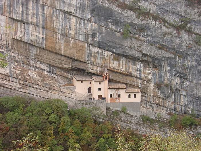 Italian churches: Eremo-di-San-Colombano