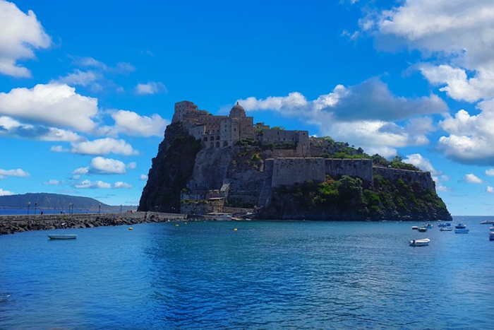 Italian castles: The-aragonese-castle