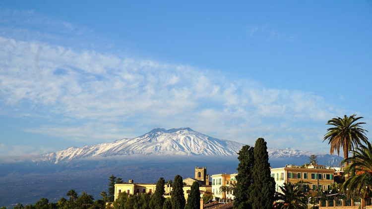 The-legend-about-the-Italian-volcano-Etna